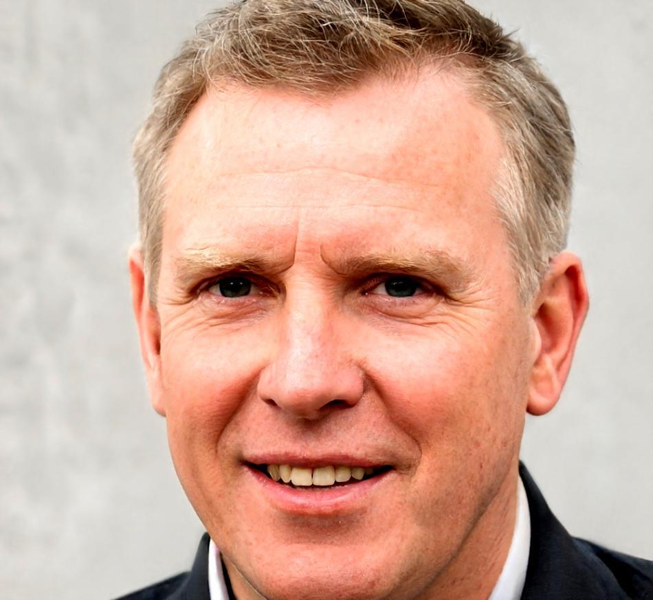 Porträt von Dr. Michael Hartmann, Finanzexperte und Dozent bei Calixavothra